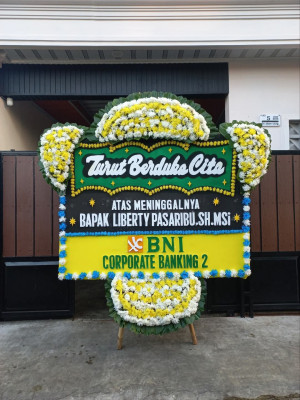 Papan Bunga Duka di Salemadeg Barat