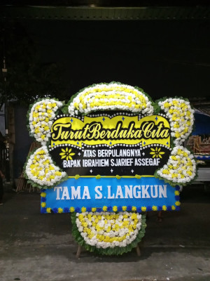 Papan Bunga Duka di Salemadeg Barat
